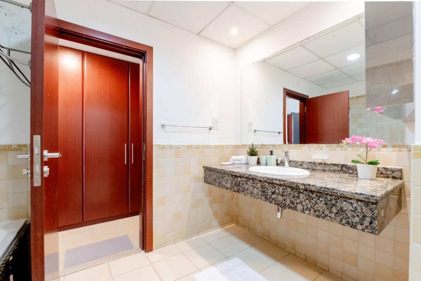Moonlight Hostel Jbr - 2Min Walk To Jbr Beach - Gym - 2Min Metro Station - Poll Dubai Exterior foto
